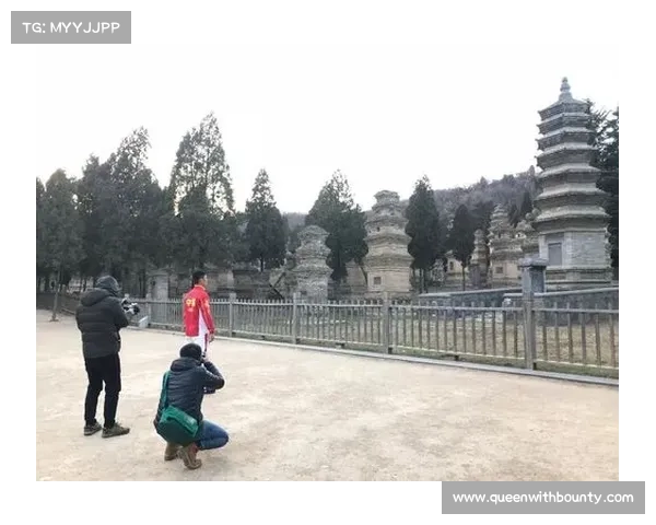 哈斯远东金腰带首次亮相塔沟武校 少数民族拳王成为青少年新偶像 哈斯远东金腰带首次亮相塔沟武校 少数民族拳王成为青少年新偶像